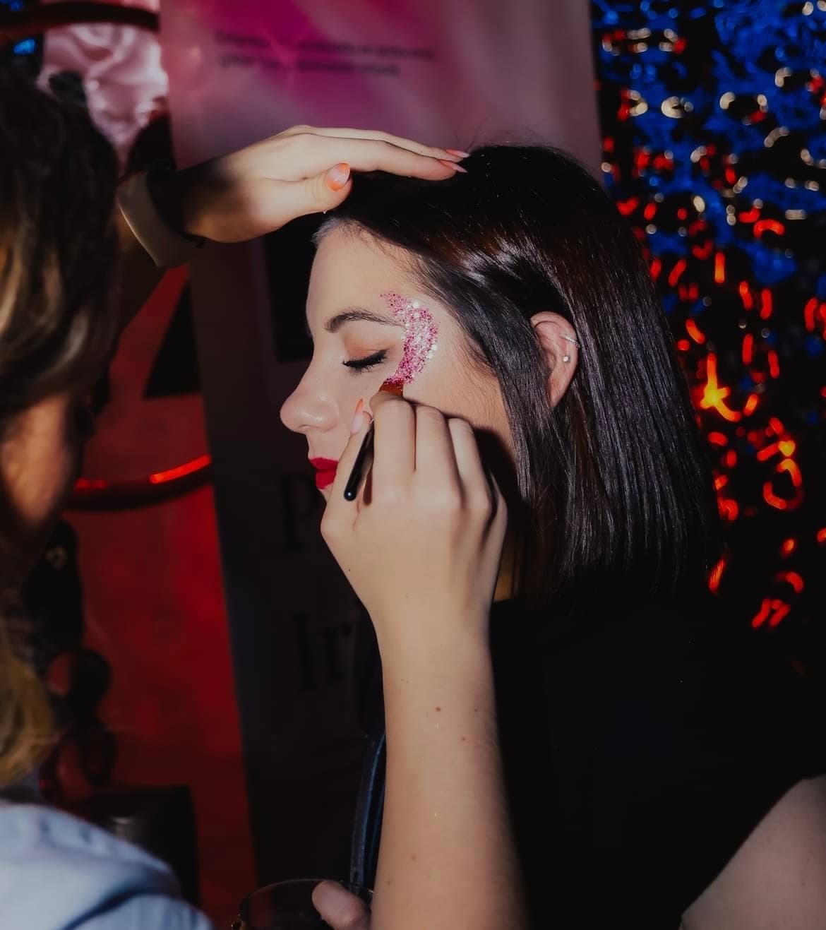 Cierre de galería con servicio integral para eventos