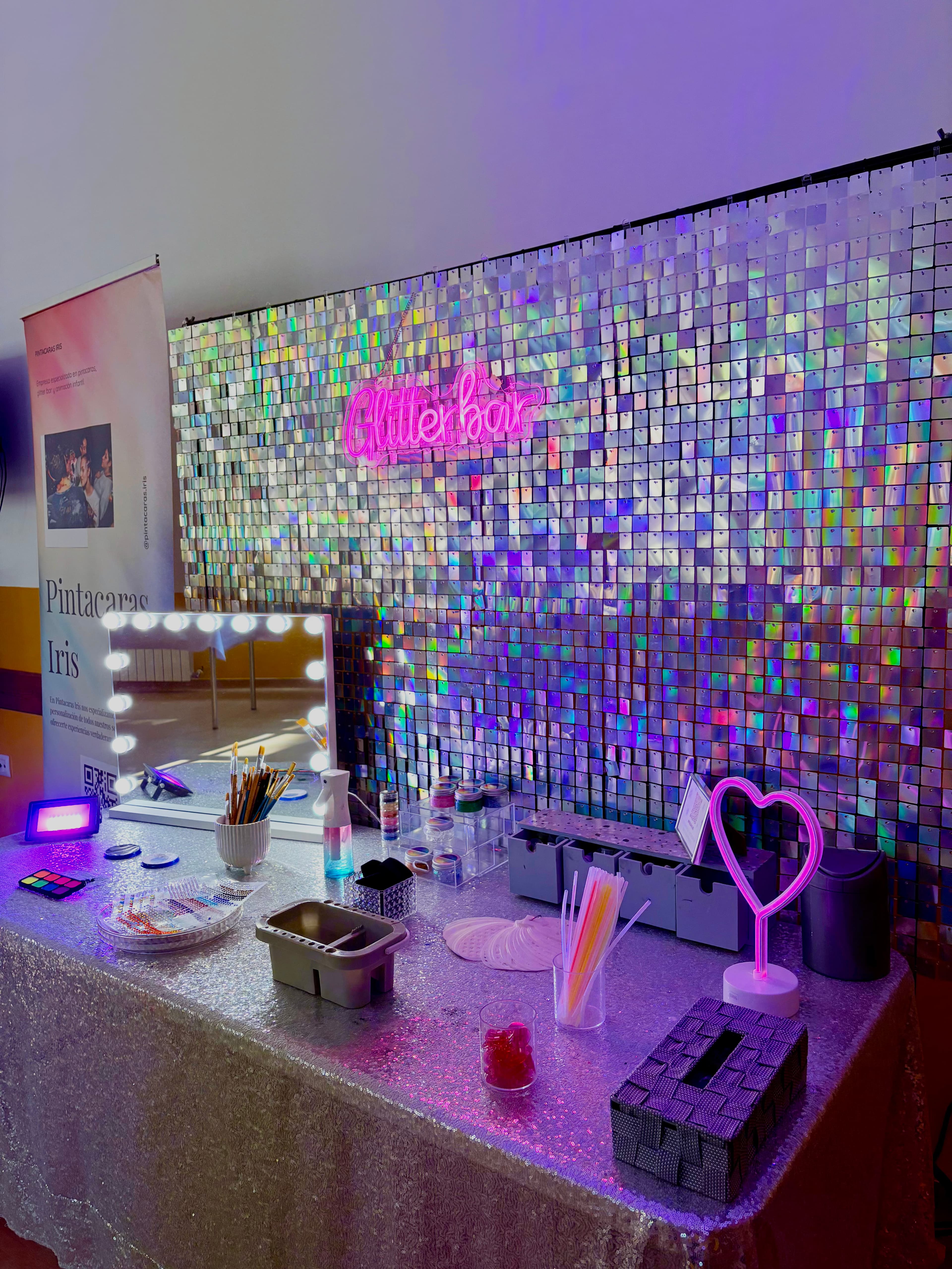 Decoración y ambiente festivo en evento organizado